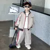 Conjunto de Roupas de Outono para Meninos 2026 Novo Estiloso Estilo Outono para Meninos Pequenos Crianças Pequenas e Médias Primavera e Outono Jaqueta de Baseball Roupa Externa Infantil