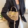 Bolso de Mano de Diseño Nicho Bolso para Mujer 2023 Bolsos Nuevos Moda Viajero Bolso Cuadrado Pequeño de Alta Gama Versátil Bolso Cruzado