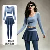 Conjunto de Yoga Elástico de Dos Piezas para Mujer con Sensación de Segunda Piel, Cuello Redondo, Almohadillas para Sujetador Incorporadas, Manga Larga, Cintura con Bloque de Color, Pantalones Falda Falsos de Dos Piezas, Conjunto de Fitness