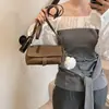 Bolsa de mão marrom para mulheres, novo estilo 2026, versátil para todas as estações, design em forma de almofada, simples e elegante, adequada para uso diário e para o trabalho, pode ser usada como bolsa de ombro ou bolsa transversal