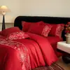 Algodão de Fibra Longa Bordado Rosa Cama de Casamento Vermelha Grande Conjunto de Quatro Peças Algodão Puro Presente de Casamento Luxo Leve e Sensação de Alta Qualidade