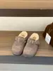 Zapatos de felpa estilo Birkenstock con plataforma interior para mujeres bajitas, zapatos peludos sin cordones para otoño e invierno 2025