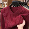 Nuevo suéter de lana de cuello en V para invierno para hombre, engrosado y cálido, suéter de punto, color liso, estilo casual, con un diseño estampado, perfecto como capa base