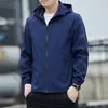Chaqueta versátil de moda elegante para hombre para primavera y otoño, prenda exterior con capucha simple estilo business casual