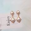 Pendientes de perlas brillantes con forma de diamante retro, elegantes y de alta calidad de Corea del Sur, elegantes y elegantes pendientes de aguja de plata S925 franceses para mujer