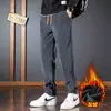 Pantalones casuales rectos y cálidos con forro polar para hombre, pantalones holgados, pantalones deportivos de moda que combinan con todo, otoño e invierno.