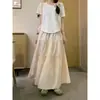 Conjunto de Duas Peças para Mulheres Plus Size: Camiseta Preta de Manga Curta Estilo Spicy Girl e Saia Midi de Cintura Alta Evasê