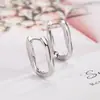Pendientes dorados geométricos en forma de U para mujer Diseño de nicho Sensación de alta gama Aretes de botón Temperamento simple Estilo frío Pendiente de moda 2022