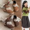 Botines Birkenstock Retro para Niñas Primavera y Otoño 2026 con Encaje en Forma de Corazón y Cremallera Lateral, Botas Infantiles Versátiles Estilo Coreano para Niños Pequeños