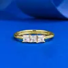 Anillo de Plata S925 Mu Jing Jewelry para Mujer Lujo Ligero Nicho Anillo de Diamante Rai de Tres Piedras de 3 mm