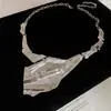 Colar Transfronteiriço Europeu e Americano Estilo Metal com Studs Irregulares de Diamante, Corrente de Clavícula com Design de Nicho, Acessório de Pescoço Minimalista Retrô para Mulheres