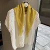 Bufanda Pequeña Triangular de Punto Suave y Esponjosa Estilo Coreano para Mujer, Chal Pequeño Puntiagudo Versátil para Otoño que Crea Atmósfera, Protector de Cuello, Sensación de Alta Gama