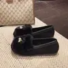 Moda Pequeño Colgante de Lazo Estilo Francés Zapatos Peludos para Mujer 2026 Otoño/Invierno Nuevos Forrados de Terciopelo Cálidos Cómodos Suela Plana Zapatos de Algodón