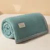 Manta de leche de invierno de forro polar, doble cara engrosada para abrigar, adecuada para otoño e invierno, manta pequeña de forro polar de coral para siestas en la oficina