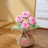 Planta de rosa artificial tejida en maceta, producto terminado hecho a mano a crochet, flor artificial para decoración de escritorio en casa, venta al por mayor de regalos, flor de hilo