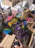 Lámpara solar de suelo con forma de mariposa y árbol de flores, ideal para patio, césped, ambiente festivo, decorativa, para exteriores, con ramas de flores artificiales.
