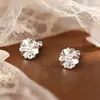Brincos de Tarraxa Trevo de Quatro Folhas Brilhantes em Prata 925 Esterlina para Mulheres Moda de Nicho de Luxo Leve Piercing na Orelha Brinco de Parafuso Joias