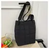 Bolso de Hombro Simple de Color Sólido de Gran Capacidad a la Moda para Mujer 2025 Invierno Nuevo Bolso Cubo Versátil de Moda para Mujer