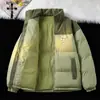 Ropa de Algodón Cálida a Prueba de Viento de Venta Caliente Transfronteriza para Hombre Otoño e Invierno Nueva Ropa de Algodón con Corduroy y Combinación de Colores Cuello Alto Ropa para Pareja
