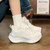 Zapatos de plataforma gruesa estilo "dad shoes" para mujer 2025 verano, zapatos casuales transpirables para estudiantes, zapatillas de malla versátiles que aumentan la altura, marca de tendencia nicho