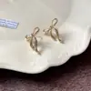 Pintura en Spray Aguja Plateada Aretes de Lóbulo para Oreja con Cierre de Mariposa Nicho Lujo Ligero Gama Alta Simples Pendientes Dulce Moda Nuevos Accesorios para Orejas Venta al por Mayor