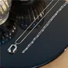 Colar de Aço Titânio Camada Dupla Empilhável com Moldura Artística de Luxo Leve Europeu e Americano para Mulheres Ouro 18K Design de Nicho Corrente para Clavícula Joias da Moda