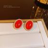 Pendientes de botón sencillos estilo francés retro de estilo frío para mujer, elegantes pendientes de perlas ovaladas de alta gama, joyería cibernética para las orejas de celebridades.