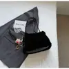 Bolsa de Pelúcia Outono e Inverno 2026 Nova Versátil Fashion Tendência Bolsa Tote de Ombro para Mulheres