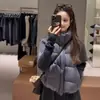 Chaqueta corta de algodón acolchada de punto con retazos y cuello alto estilo coreano para mujer, nuevo estilo de invierno 2026 abrigo tipo chaleco puffer