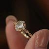 Anillo de Diseño Nicho de Lujo Europeo y Americano Cao Shi Anillo de Moda de Alto Sentido Anillo Elegante de Ojo de Gato con Piedra Lunar de Imitación