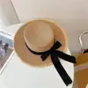 Sombrero de Paja Plano Estilo Francés para Vacaciones en la Costa, Elegante Sombrero Parasol con Diseño Hueco que Hace que la Cara Parezca Más Pequeña, Sombrero de Protección Solar