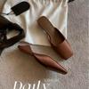 Novo Estilo com um Toque Francês~ Sandálias Mule de Bico Quadrado com Salto Triângulo em Cetim para Mulheres, Meias Chinelo Fechadas de Verão