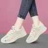 Zapatillas Deportivas de Moda para Mujer Estilo Coreano Modernas Tejido Fly-Knit Transpirables Versátiles Ligeras Zapatos para Correr Modelo de Exportación al por Mayor 2026 Nuevas Llegadas