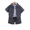 Conjunto de verano para niños 2026 nuevo estilo camisa de verano para niños manga corta conjunto de tres piezas ropa casual para bebé ropa infantil de moda