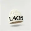 Gorro de punto con estampado de letras estilo coreano para mujer, perfecto para otoño e invierno, hace que la cara se vea más pequeña, cálido y elegante