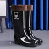 Botas de chuva impermeáveis, espessas e antiderrapantes de cano baixo com solas grossas; botas longas impermeáveis; botas de chuva de cano alto, antiderrapantes, com biqueira de aço; resistente ao desgaste
