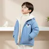 Jaqueta Infantil Masculina Outono e Inverno Mochila Fofa Infantil Urso Menina Bebê Lã Grossa Estilosa 2025 Novo Casaco de Algodão Tendência