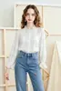 Camisa Blanca Bordada Hueca de Onda Francesa Original Nanyou para Mujer Otoño Temprano 2026 Blusa Vintage con Cuello Alto y Manga de Campana