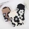 Nuevo diseño de patrón simple blanco y negro calcetines de algodón de vaca lindos de media pantorrilla calcetines casuales de moda al por mayor
