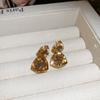 Aretes Colgantes Triángulo Diamante Pin Plata Aretes Estilo Corte Retro Europeo y Americano Moda Lujo Ligero Aretes de Alta Gama para Mujer