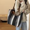 Bolso de lona al por mayor de fábrica nuevo bolso de mujer de moda a rayas de color contrastante de gran capacidad versátil moderno bolso de hombro casual para mujer