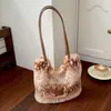 Bolsa feminina de pelúcia de grande capacidade transfronteiriça 2026 outono nova bolsa tote de ombro único para o trajeto diário em estilo casual