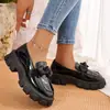 Zapatos de verano nuevos para mujer 2026, de PU, tamaño mediano y grande, estilo europeo y americano, cruzados, de punta redonda, sin cordones, de un solo color.
