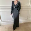 Estilo relajado primavera y otoño cárdigan largo de punto suelto para mujer vestido largo de tirantes con cuello en V conjunto de dos piezas de punto elegante para ir al trabajo