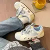 Primavera 2026 Suministro Directo de Fábrica Estilo Coreano Versátiles Zapatillas de Campus Nuevos Zapatos Blancos de Suela Gruesa Casual para Estudiantes Zapatos de Entrenamiento Alemanes