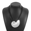 N12137 Europeu e americano ZA Heavy Industry Bright Conch Pendant Pendant Fashion Exagerado Geométrico Cera Linha Marine Wind Colar