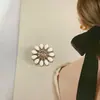 Botón Metálico con Forma de Flor Incrustado de Diamantes Abrigo de Lana Suéter Tejido Botón Abrigo Top Accesorios Decorativos Hebilla