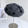 Gorro de Punto con Rosa Tridimensional para Mujer, Boina de Lana para Otoño e Invierno, Elegante Gorro de Pintor, Moderno y Versátil Gorro Retro de Aeromoza