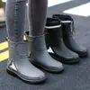 Botas de chuva masculinas impermeáveis antiderrapantes com veludo quente, botas curtas, sapatos espessados, sapatos aquáticos, sapatos de chuva, sapatos de borracha para trabalho, cozinha, exterior