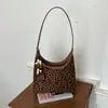 Bolso de Hombro Retro de Gran Capacidad para Mujer Otoño/Invierno 2026 Nuevo Bolso Cubo de Gamuza y Felpa Bolso de Hombro Simple y Moderno